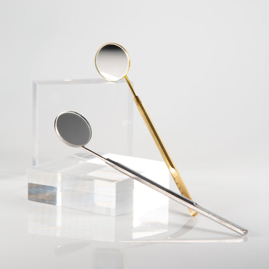 Eyelash extension mirror with ruler in gold and silver