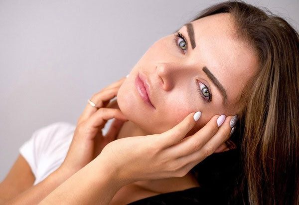 girl posing with lash extensions